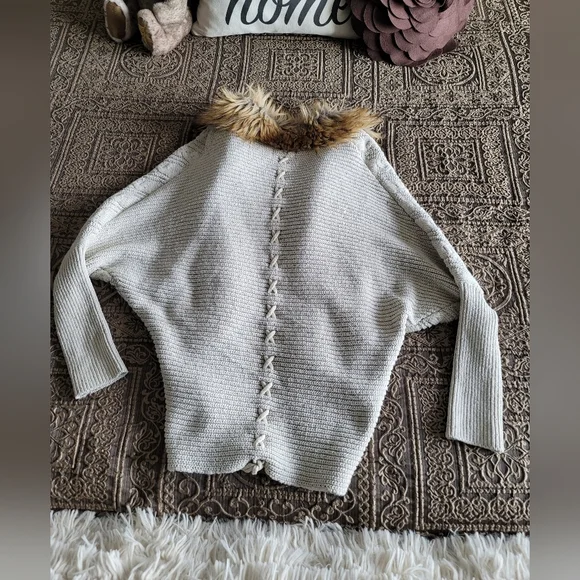 A.Gain Faux Fur Cable Knit Wool Blend Oatmeal Cardigan - Size Small - Picture 3 of 7